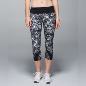 Lululemon Run: Inspire Crop II Women’s size 4 in Flowabunga Black Angel Wing